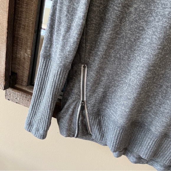 Comfy Long Sleeve Gray Top Crewneck Long Shirt Womens Medium - Picture 10 of 14